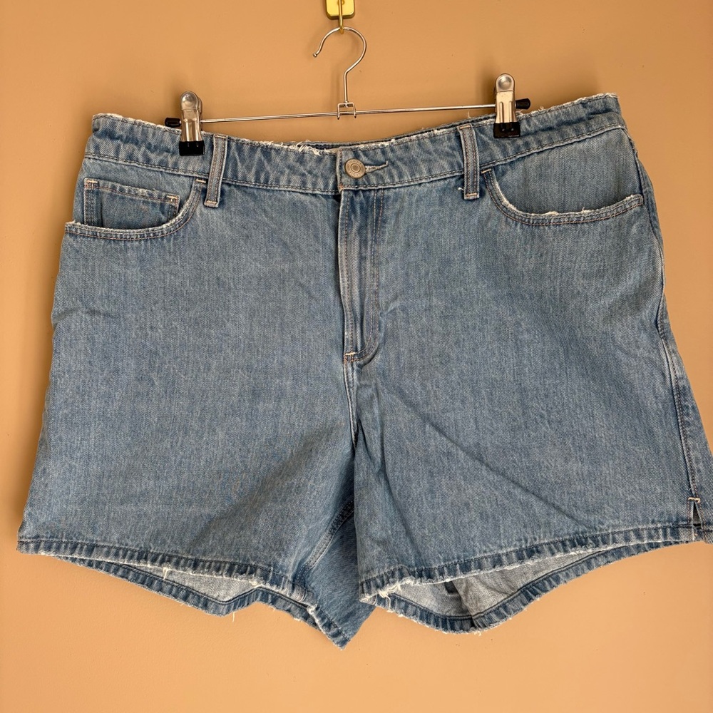 Hollister Curvy Relaxed High Rise Denim Shorts